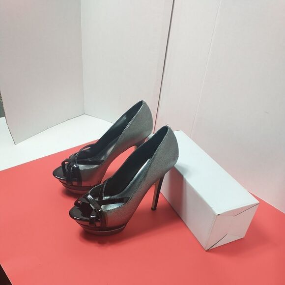 Women’s BAKERS SZ 8B  High Stiletto Heel  Peep Toes  pole shoes Silver/Black - Picture 6 of 12